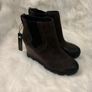 Sorel wedge bootie. Elastic foot opening.